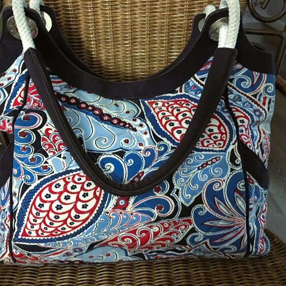 Bundle - Vera Bradley 2 Totes/Handbags & Travel Cosmetic Bag - Picture 4 of 12